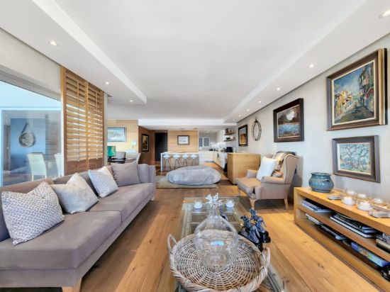 Picture of 2 Bedroom Penthouse For Sale in Clifton