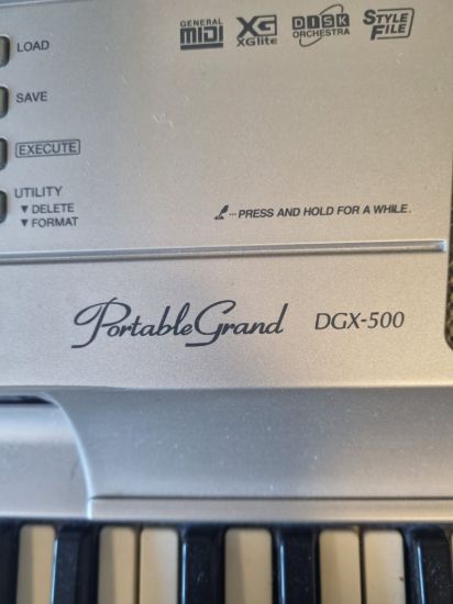 Picture of Yamaha Portable Grand DGX 500 Keyboard