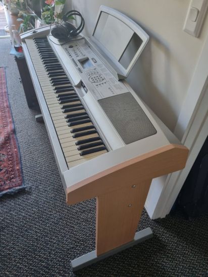 Picture of Yamaha Portable Grand DGX 500 Keyboard