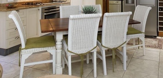 Picture of Dining room set with chairs