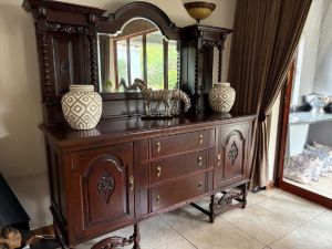 Picture of Buffet with mirror