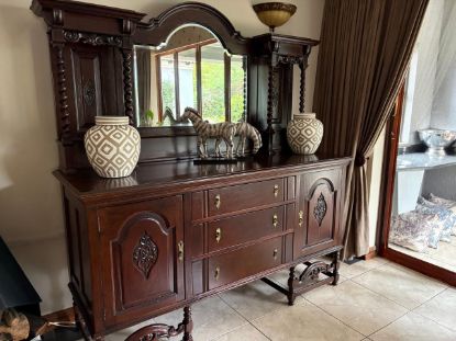 Picture of Buffet with mirror