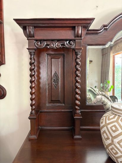 Picture of Buffet with mirror